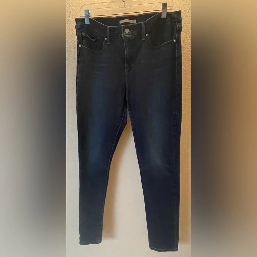 Levi’s - Picture 1 of 2